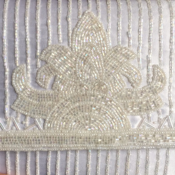 White beaded clutch - Picture 3 of 3